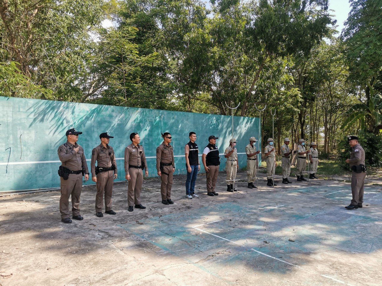 LINE_ALBUM_ฝึกไม้ง่าม อพปร._๒๓๐๖๐๒_2