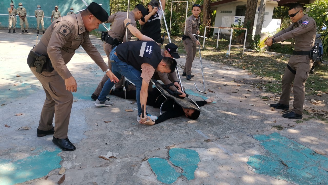 LINE_ALBUM_ฝึกไม้ง่าม อพปร._๒๓๐๖๐๒_3